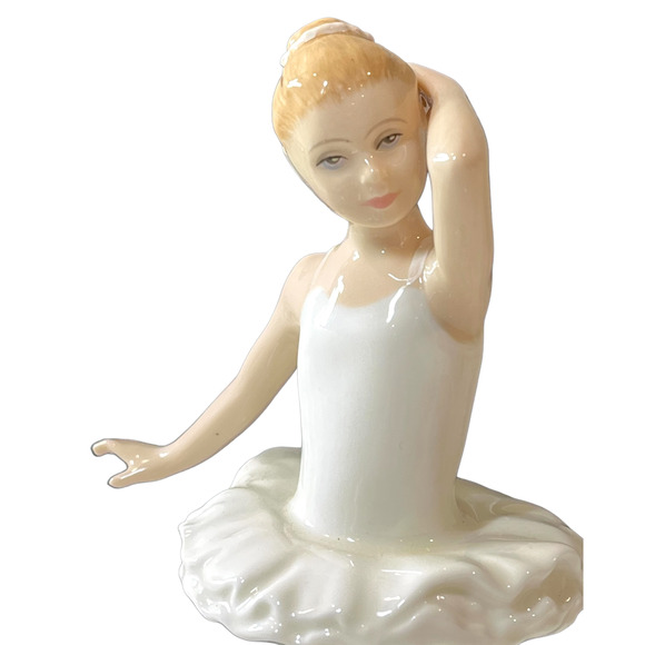 Royal Doulton Littel Ballerina Figurine 6.5" Porcelain Girl Ballet Tutu Box 1992 - Picture 5 of 10